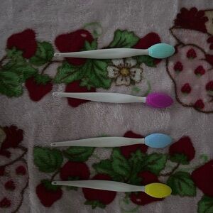 4 Pack of Facial Scrubbers